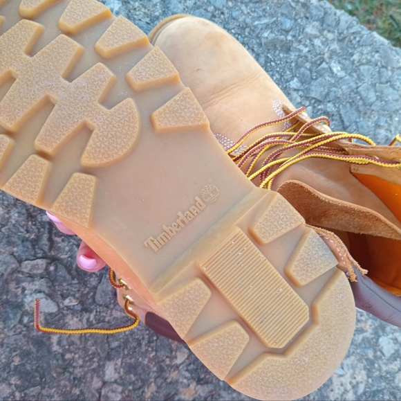 New womens Timberlands! - Picture 2 of 3